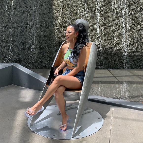 Meet your Posher, Vanessa - Picture 2 of 2